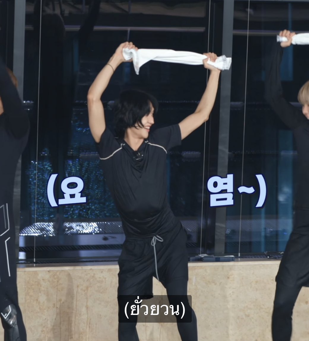 บิดทั้งผ้าทั้งเอว 555555555555555555555