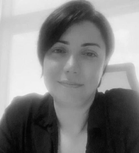 Ayşecik, en özel Odabaşı’m, ah canımdan can koptu; Yılmaz abin sensizliğe nasıl dayanır asaletine, bilgeliğine kurban olduğum kuzum? Ayşe Odabaşı( Makina mühendisi, Rozen’in annesi/ 1978-31 Temmuz 2024)