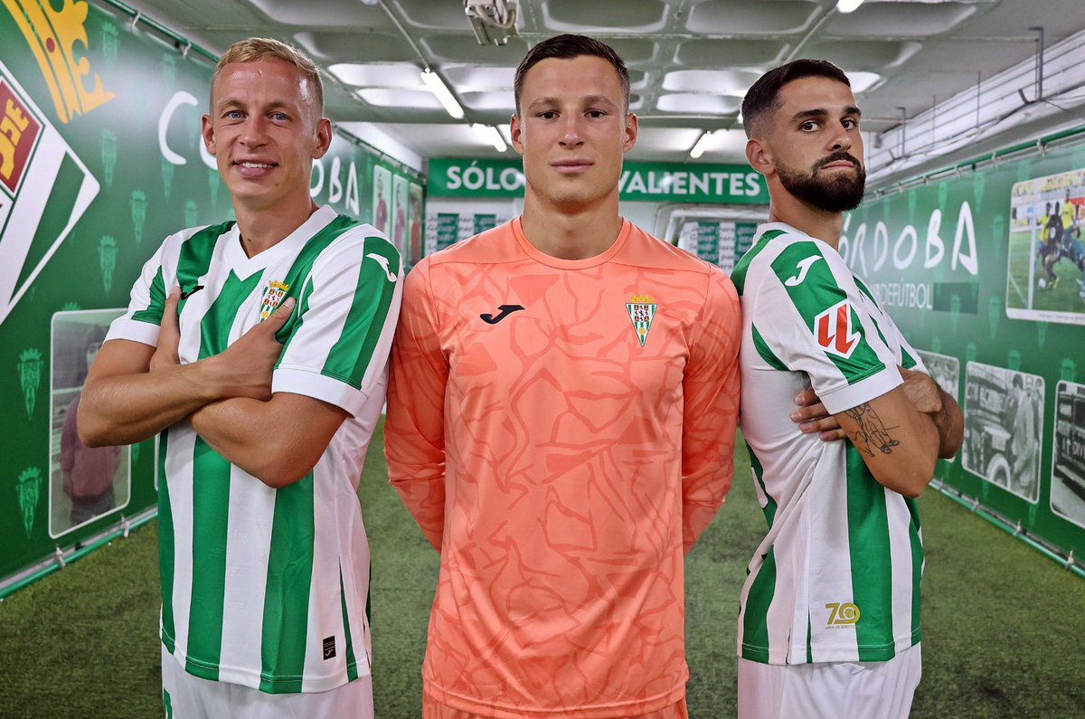 CordobaCF_ofi's tweet photo. 📸 Puesta de largo hoy en El Arcángel 🏟️: 

1️⃣4️⃣ @Obolskii9 ⚽️

1️⃣5️⃣ @xavisintes_ ⚙️

2️⃣6️⃣ @RamonVilaRovir1 🧤

💚 #CórdobaCF https://t.co/mI519l73zZ