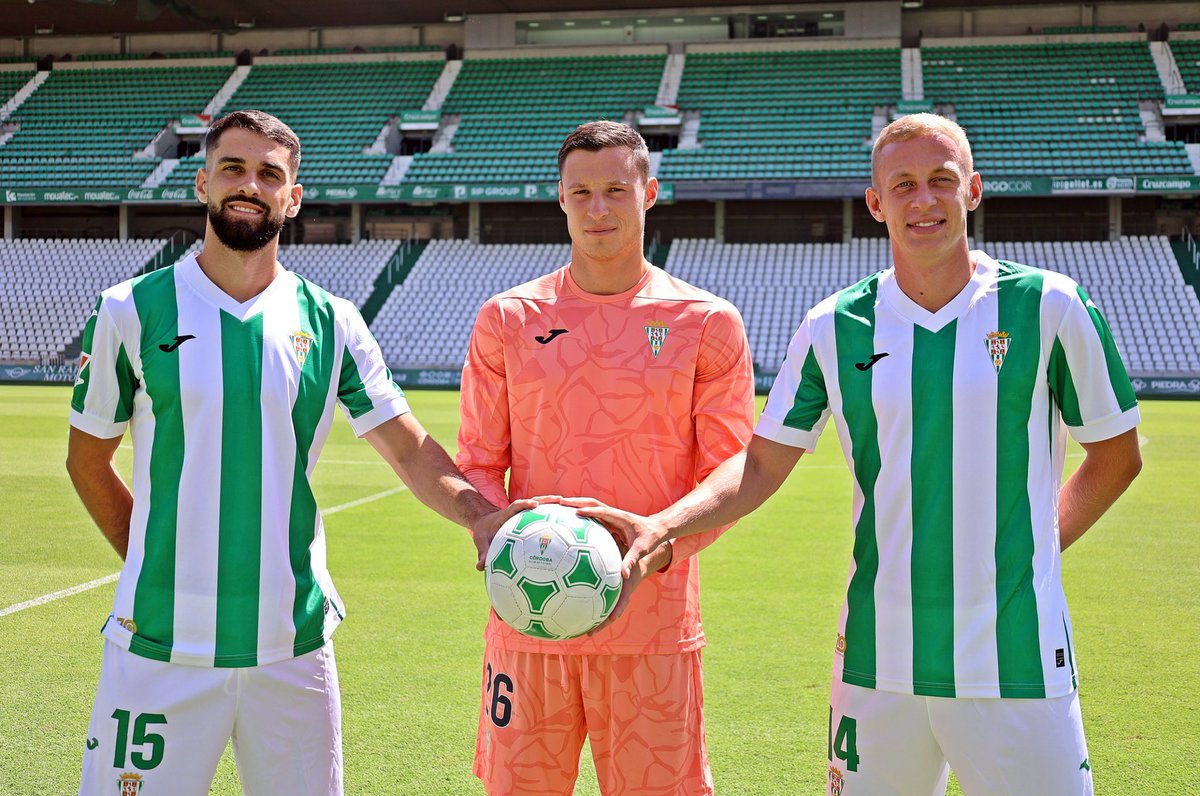 CordobaCF_ofi's tweet photo. 📸 Puesta de largo hoy en El Arcángel 🏟️: 

1️⃣4️⃣ @Obolskii9 ⚽️

1️⃣5️⃣ @xavisintes_ ⚙️

2️⃣6️⃣ @RamonVilaRovir1 🧤

💚 #CórdobaCF https://t.co/mI519l73zZ