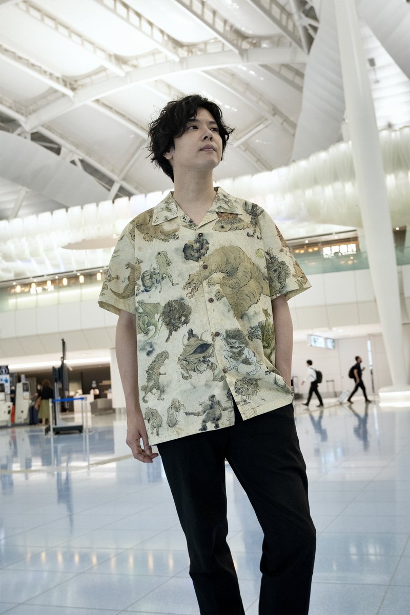 ウルトラ怪獣もののけ絵巻 総柄アロハシャツは、ほどよくゆったりした
