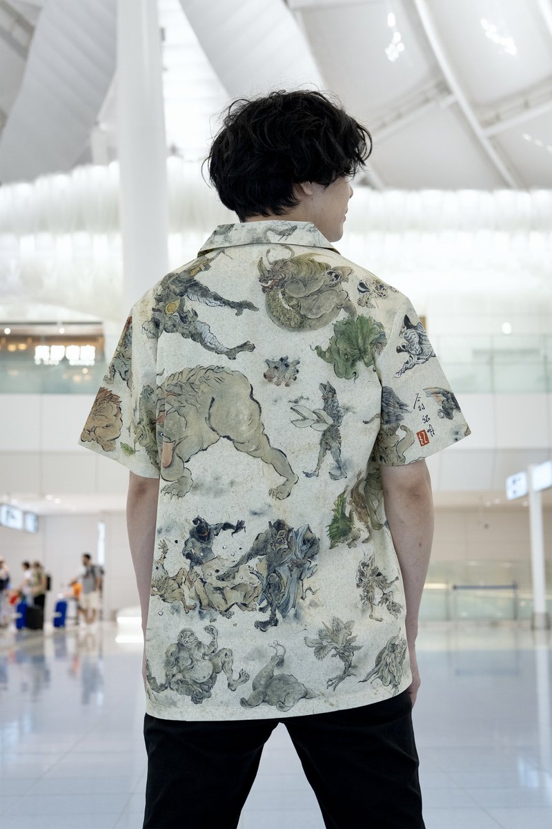 ウルトラ怪獣もののけ絵巻 総柄アロハシャツは、ほどよくゆったりした