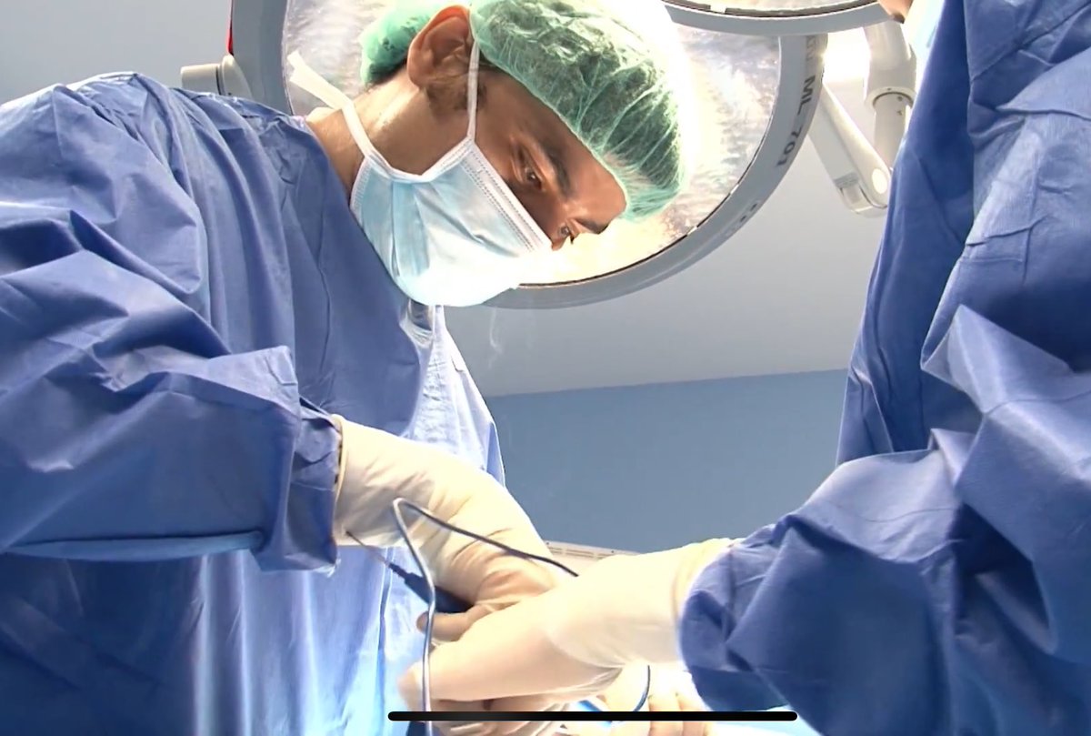 GrandeRaez's tweet photo. 1 entre 20 personas necesitarán algún tipo de transplante de tejido u órgano 🧠🫁🫀. La misma probabilidad de encontrar un zurdo en una clase de 20 personas o la de llamarse Carmen o Antonio en España.

¡Soy Miguel y creo órganos artificiales! Acompáñame a enseñarte cómo👇🏼: https://t.co/p6ggVB7NEU