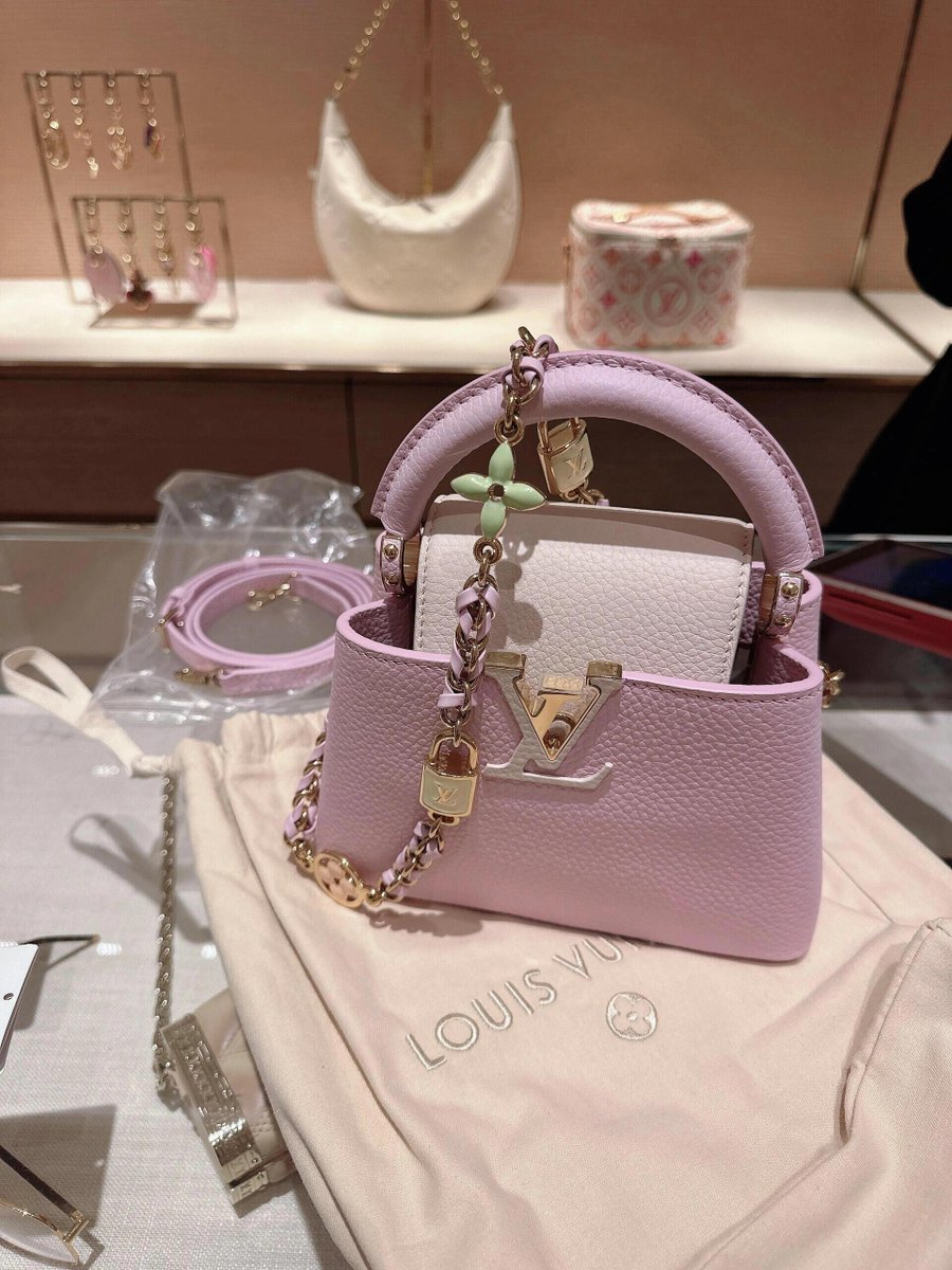 d98kymberly's tweet photo. Start the  new month with a new favorite bag💜💜 https://t.co/0dkrXvJ1VD