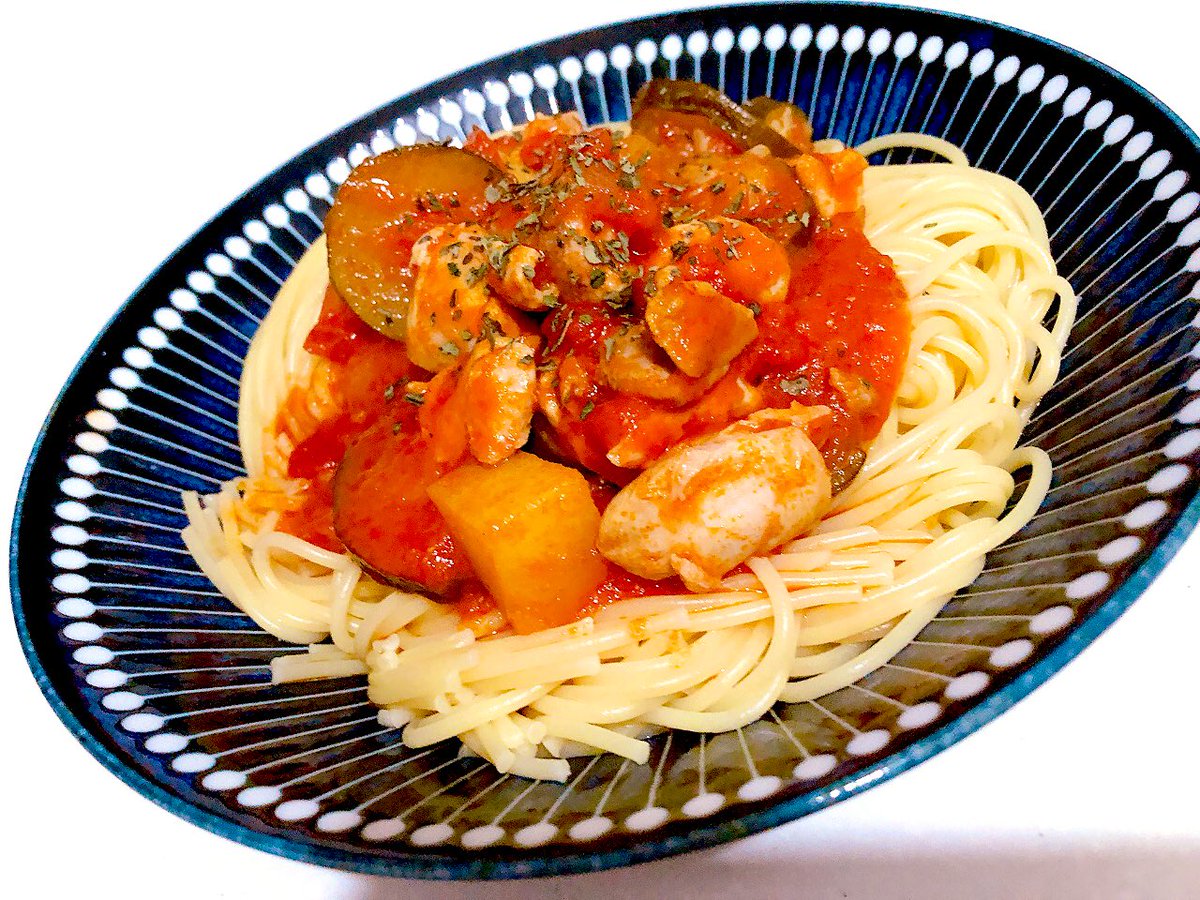 dellvery_lobo's tweet photo. 帰宅後、あれこれ済ませてご飯🍝予算達成したつもりだったけど、アプリ見たら1200円くらい足らなかった..。考えて事しながら走ってると、注意散漫になるってコトですな( ´Д`)食べたら夜勤作業　開始。
#ウーバーイーツ配達員
#ubereatspromo https://t.co/qMyy3xqN1x