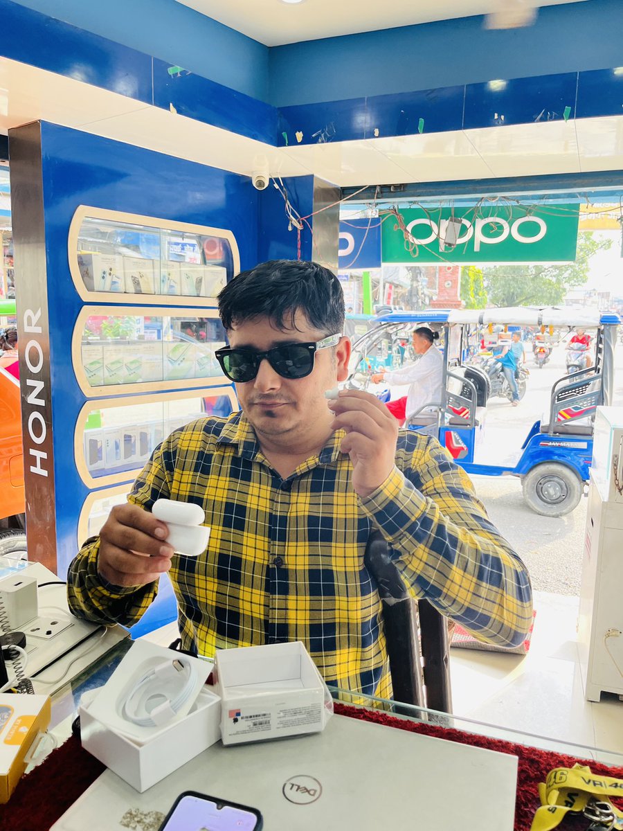 कानमा लगाउने ठेडी (Airpods ) किनियो । 
अब मजाले तीजका गीत सुन्ने हो । 
😍😍🤪🤪
प्यार से बोलो ना !
राधे राधे 🙏🙏🙏