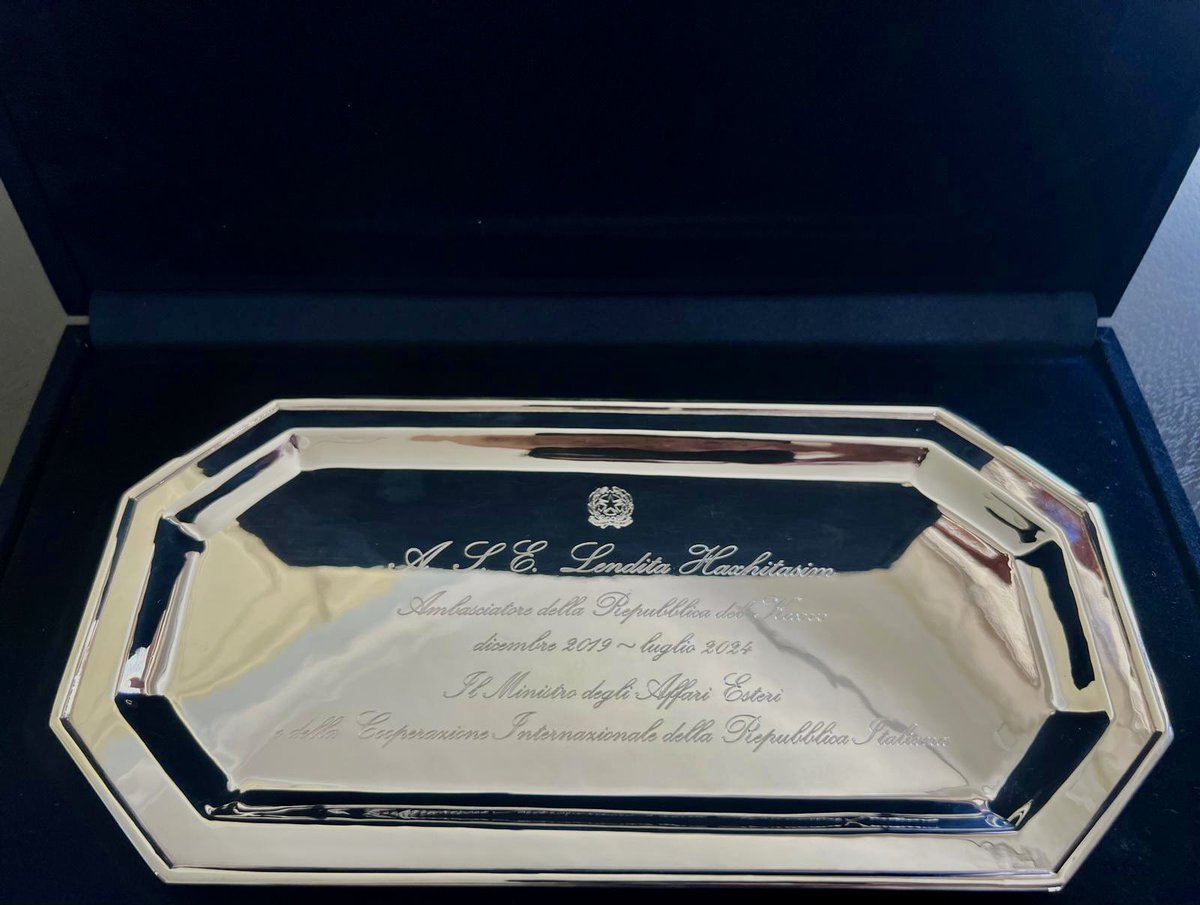 🇽🇰♥️🇮🇹 Con il cuore pieno di emozioni e gratitudine, ieri ho concluso il mio mandato come Ambasciatrice del Kosovo in Italia.

È stato un onore servire il mio Stato in un Paese partner come Italia.

Grazie Italia, <a href="/ItalyMFA/">Farnesina 🇮🇹</a> e a tutte Istituzioni 🇮🇹 per la proficua collaborazione.