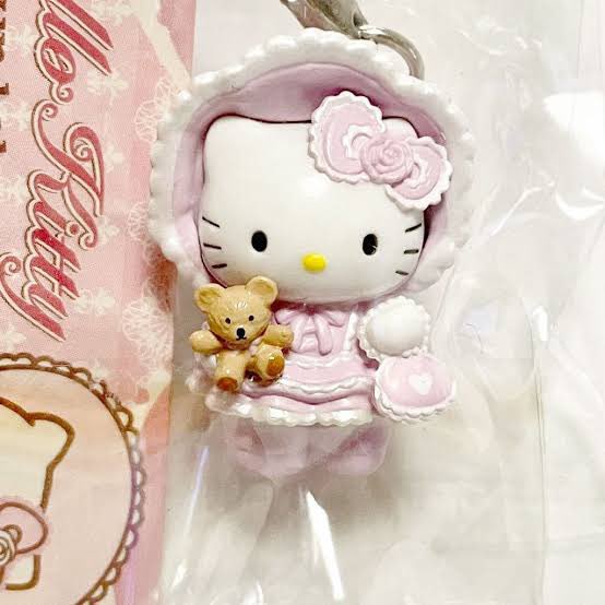 マジでそれ、このキティメルカリで一万円越えなので今回のストラップ
