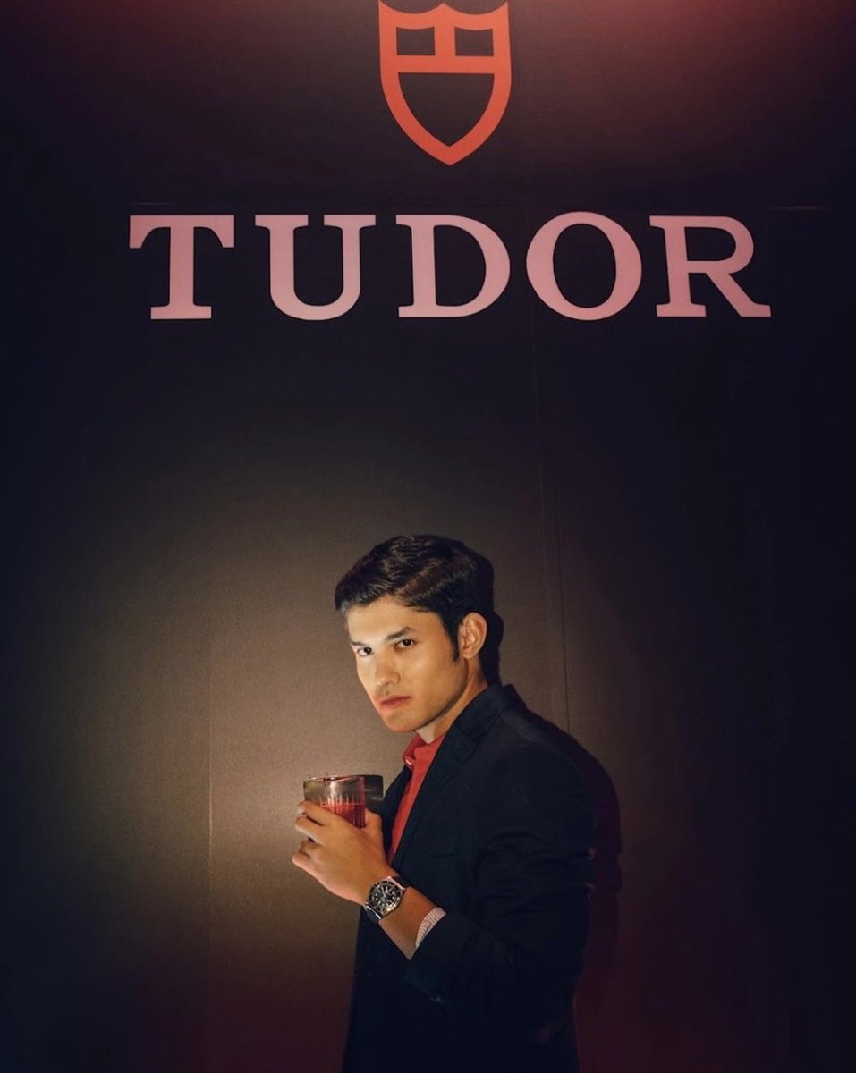 gracecameron007's tweet photo. TUDOR. Born to Dare. On Time.
@tudorwatch @LucerneLuxe https://t.co/cjQBSu1BVF