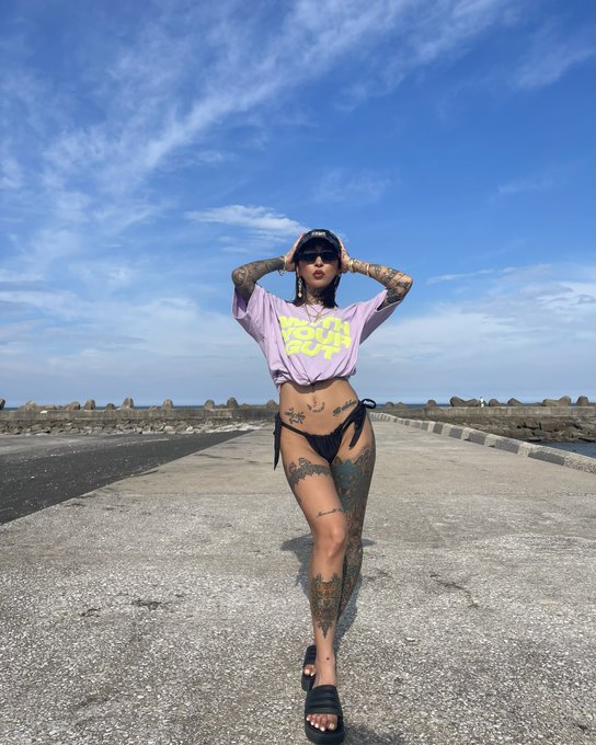 CAT EARS FORM LOGO TEEが8月3日20時から予約販売開始😻🌼 前回出したCAT EARS LOGO TEEが大人気だったので、今回は文字がプクッとバージョンでNewカラー3色展開です🫶🏽🩵 売り上げの一部は愛護団体様に寄付します🐈🐕  https://t<a href="/tag/%E6%95%B0%E5%80%A4%E8%A6%8F%E5%88%B6"class="tags"><span>#数値規制</span></a>