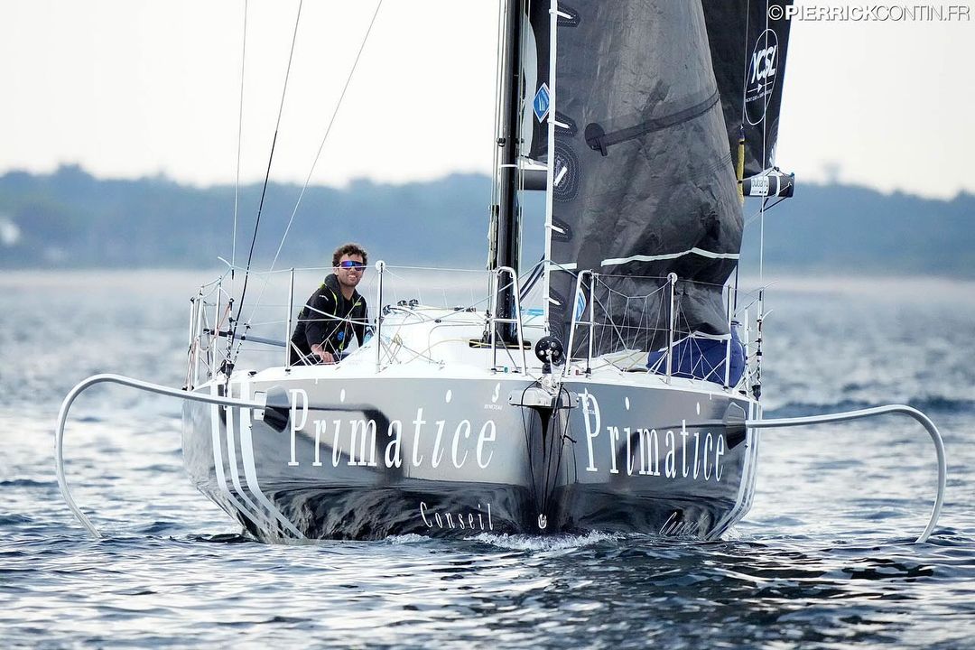 [FIGARO] Première édition de la Fig’Armor à Lorient.   

Mardi dernier, 16 solitaires et 7 binômes dont 8 marins lorientais, se sont élancés sur 240 milles nautiques autour des îles du Morbihan ! 

📷 Pierrick Contin Photo

@lorientagglo

#CourseAuLarge #Sailing #LorientLaBase