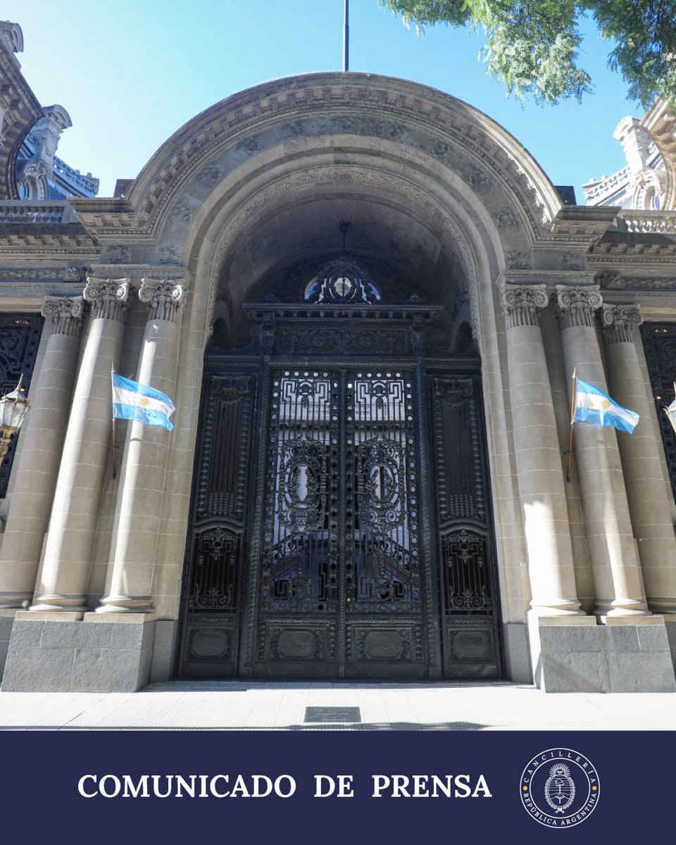 Partida del personal de la Embajada argentina en Venezuela

En el día de la fecha, los funcionarios diplomáticos, consulares y agregados de defensa argentinos que prestaban funciones en la Embajada argentina en Caracas abandonarán el país como consecuencia de la intimación del