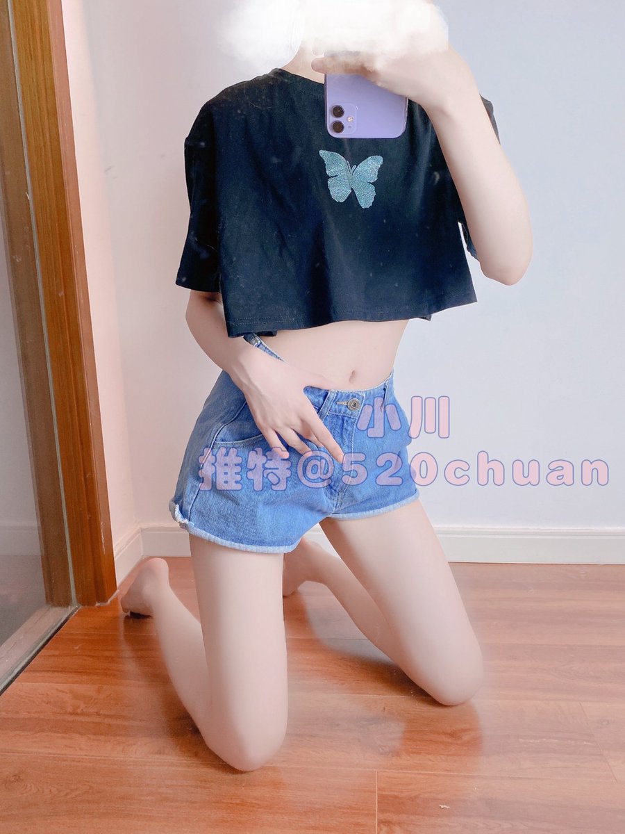 520chuan's tweet photo. 朋友圈vs推特 @xyberdolls https://t.co/TFHsJvH7go