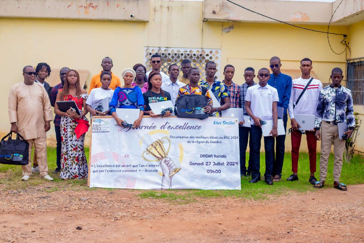 OngGiveSmiles's tweet photo. Journée d'excellence du #Hambol
Le samedi 27 juillet 2024, nous avons récompensé les 20 meilleurs élèves au BAC 2024 de la Région du Hambol.
Cette cérémonie placée sous la présidence du Préfet de Région a été parrainée par M. SORO BAKARY (DirCab Min. Aff Maritimes)
#CIV225 https://t.co/vhYA4KfumM
