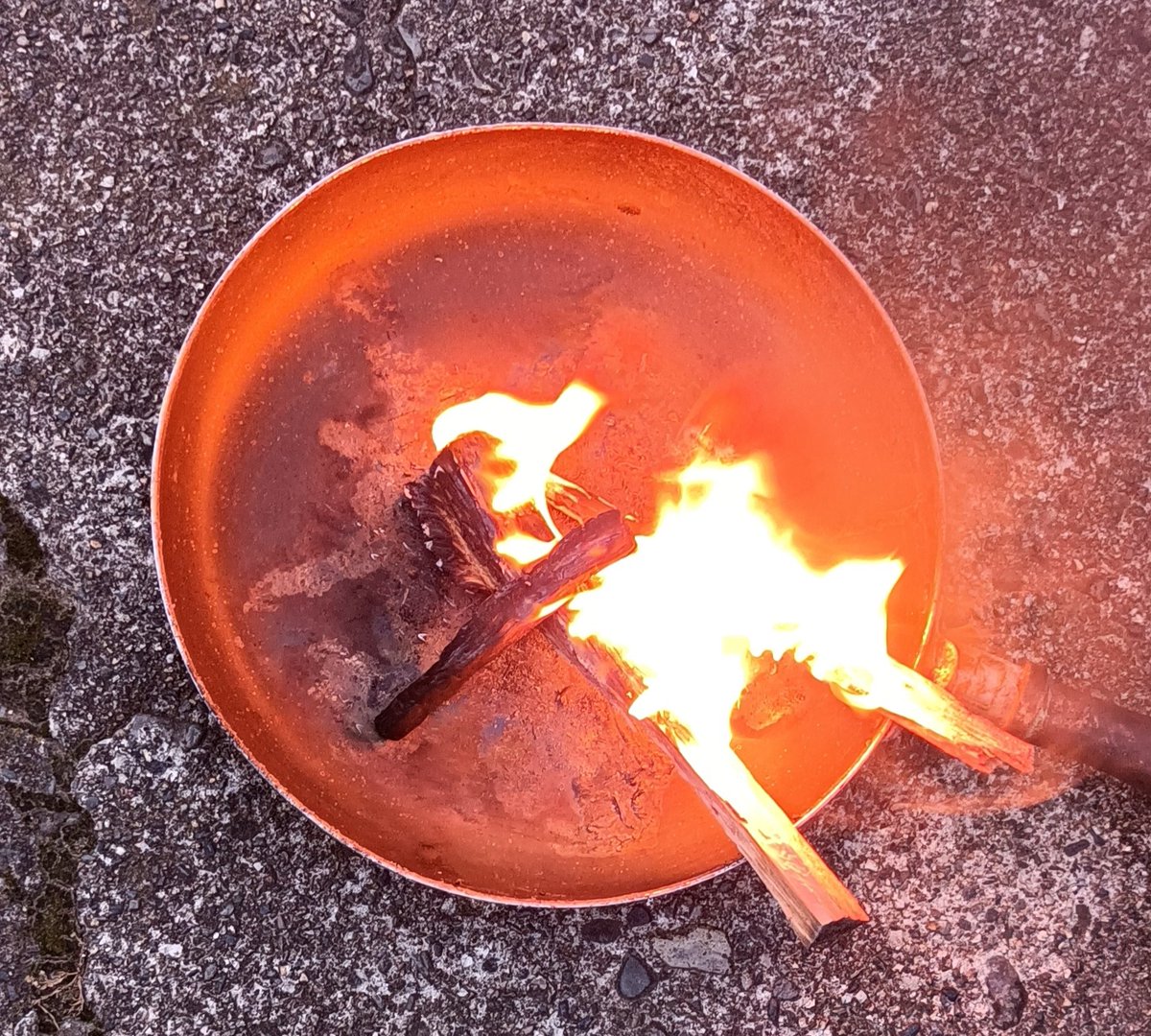 karisugiL's tweet photo. 今日から松明かし🔥
盛岡はさんさかぁ〜
えー1年たつのはやいよ～🥲
#宮古市
#松明かし https://t.co/AjMzJZqKnW