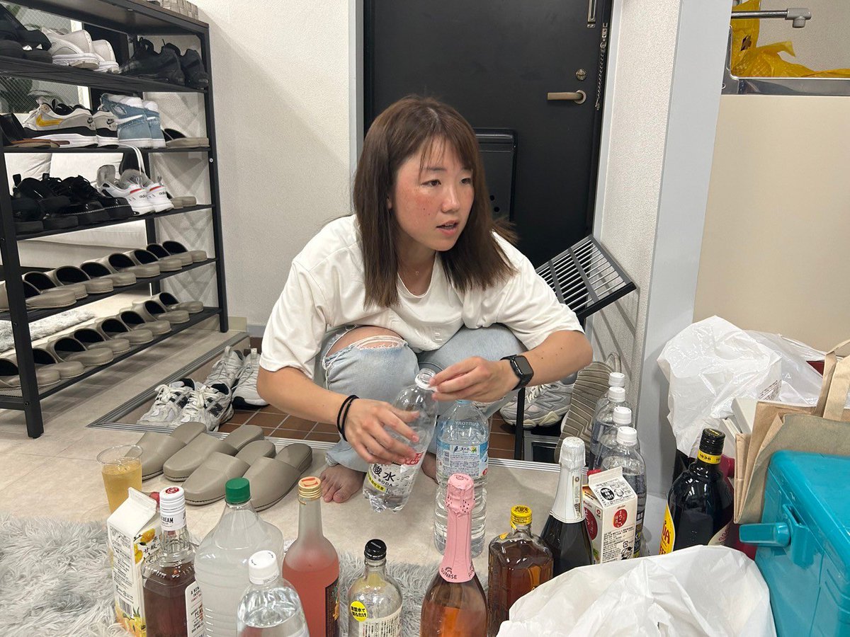 akiyama0530's tweet photo. 皆さんお久しぶりです😊

暑い7月が終わり
灼熱の8月スタートの日に投稿再開します🔥

先日、スナックまりこがOPENしました😆👏✨
みんなの楽しみ笑顔溢れる写真をどーぞ☺️

またみんなで食べて飲んで楽しく語りましょう！！！

#ドクターストレッチ
#愛知エリア
#スナックまりこ
#オープン🎉 https://t.co/lKWH3nMvcH