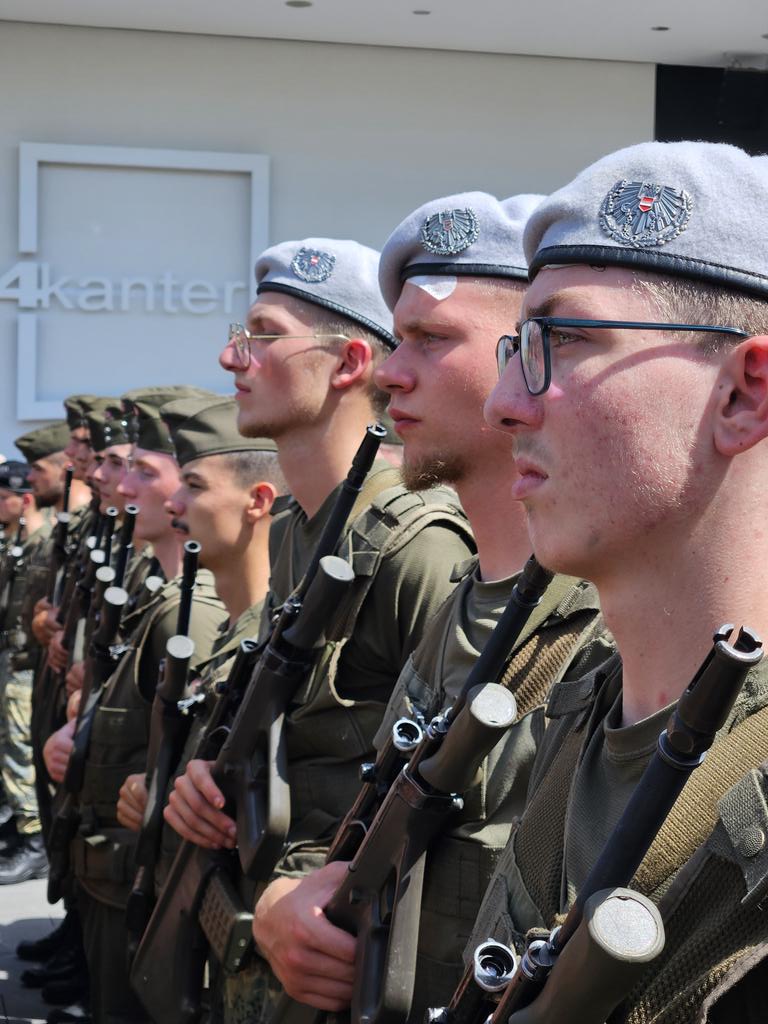 1968Ger's tweet image. Angelobung von Soldaten des Panzerbataillons 14, der Luftunterstützung und der Heeresunteroffiziersakademie in Gampern. #Bundesheer