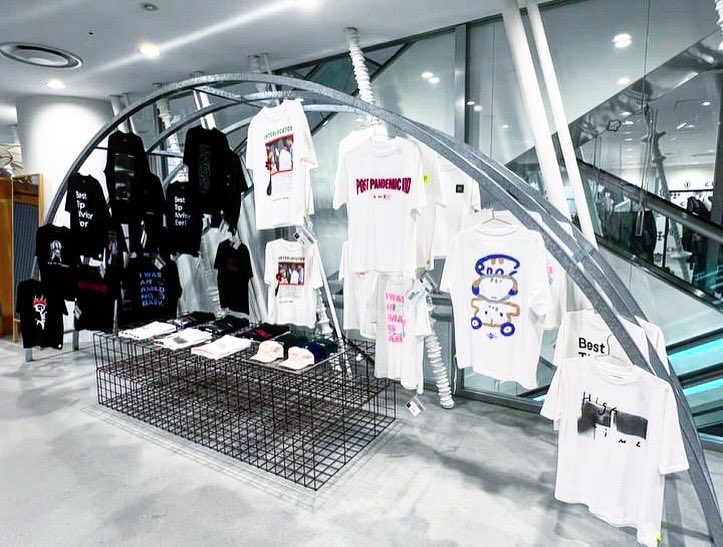 loosejoints
Endless Summer 2024
"BRICOLAGE"
                                                                                                          Exclusive POP UP at Dover Street Market Ginza 6F!!!
⁡<a href="/DoverStMarket/">Dover Street Market</a> GINZA

The Dream Team.

#doverstreetmarketginza #loosejoints