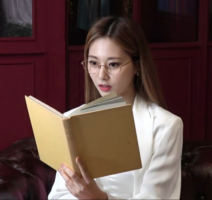 AboutMusicYT's tweet photo. TWICE's Tzuyu solo debut, 'aboutTZU', has double meaning and can be read as about you, or about Tzuyu.

- Her logo can be also read as her name, Chou Tzu(yu). https://t.co/9Nh6WdaOlQ