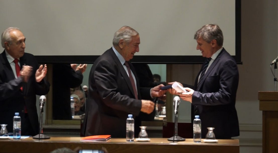 📸 El 30 de julio se realizó la entrega del Premio "Ing. Enrique Butty" 2023 al Ing. Pablo D. Spalletti. Compartimos enlace al video de la ceremonia y a su interesante conferencia sobre el impacto de los sedimentos en las vías navegables.
youtu.be/NYXguu7bVyo?fe…