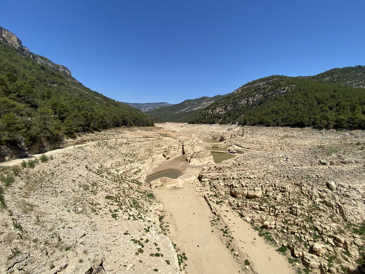 JosepBelSanjuan's tweet photo. Desolació amb la visita al Pantano d’Ulldecona,quina peneta …😢
#OrgullFaldut🔴⚪️
#Vacances2024
#LaNostraTerreta https://t.co/09kNw4DhL4