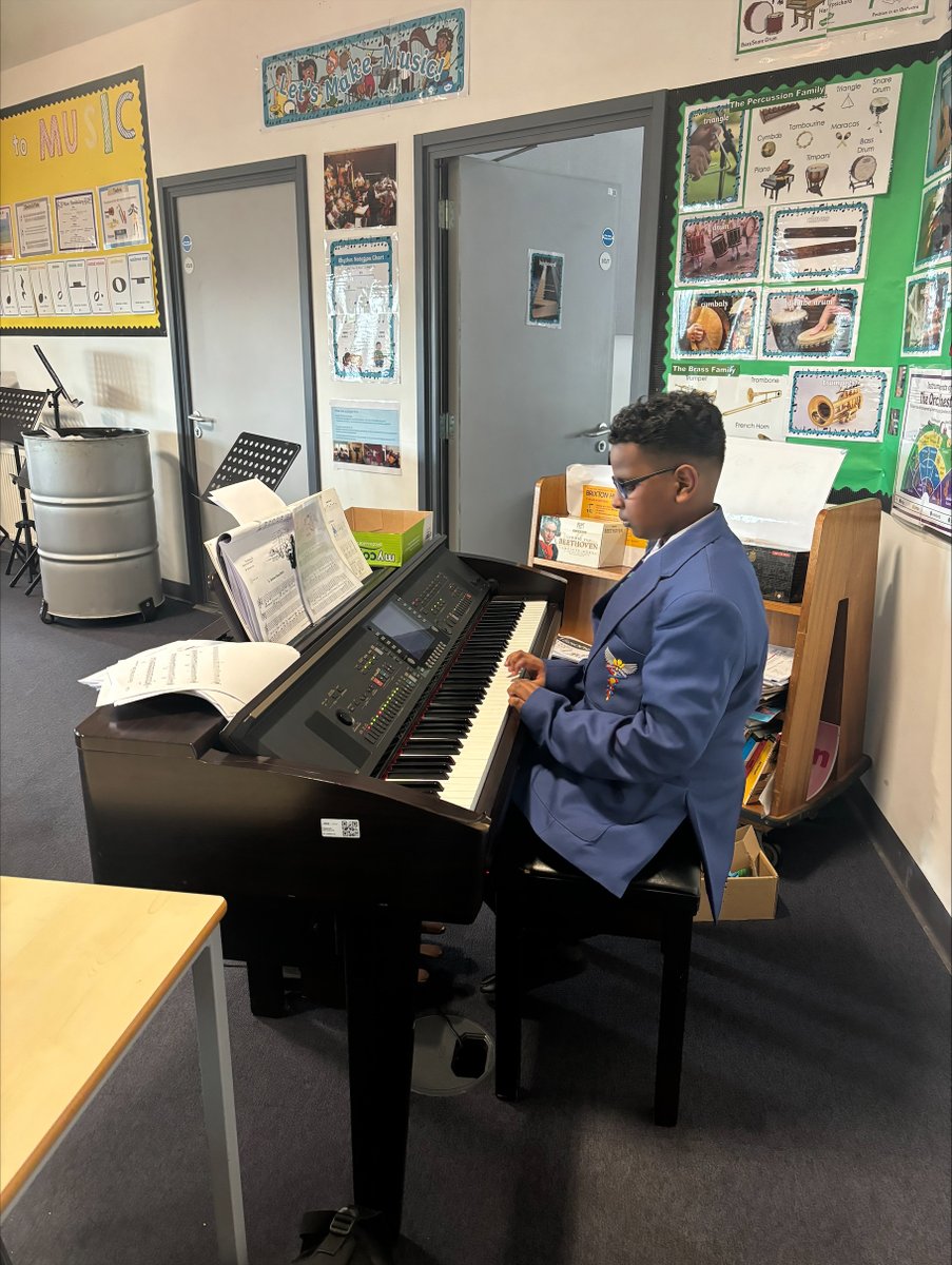 PlatanosCollege's tweet image. Sharing the magic of making music together! Our young inspiring musicians. 🎶 

#SchoolBand #MusicClass #platanoscollege
