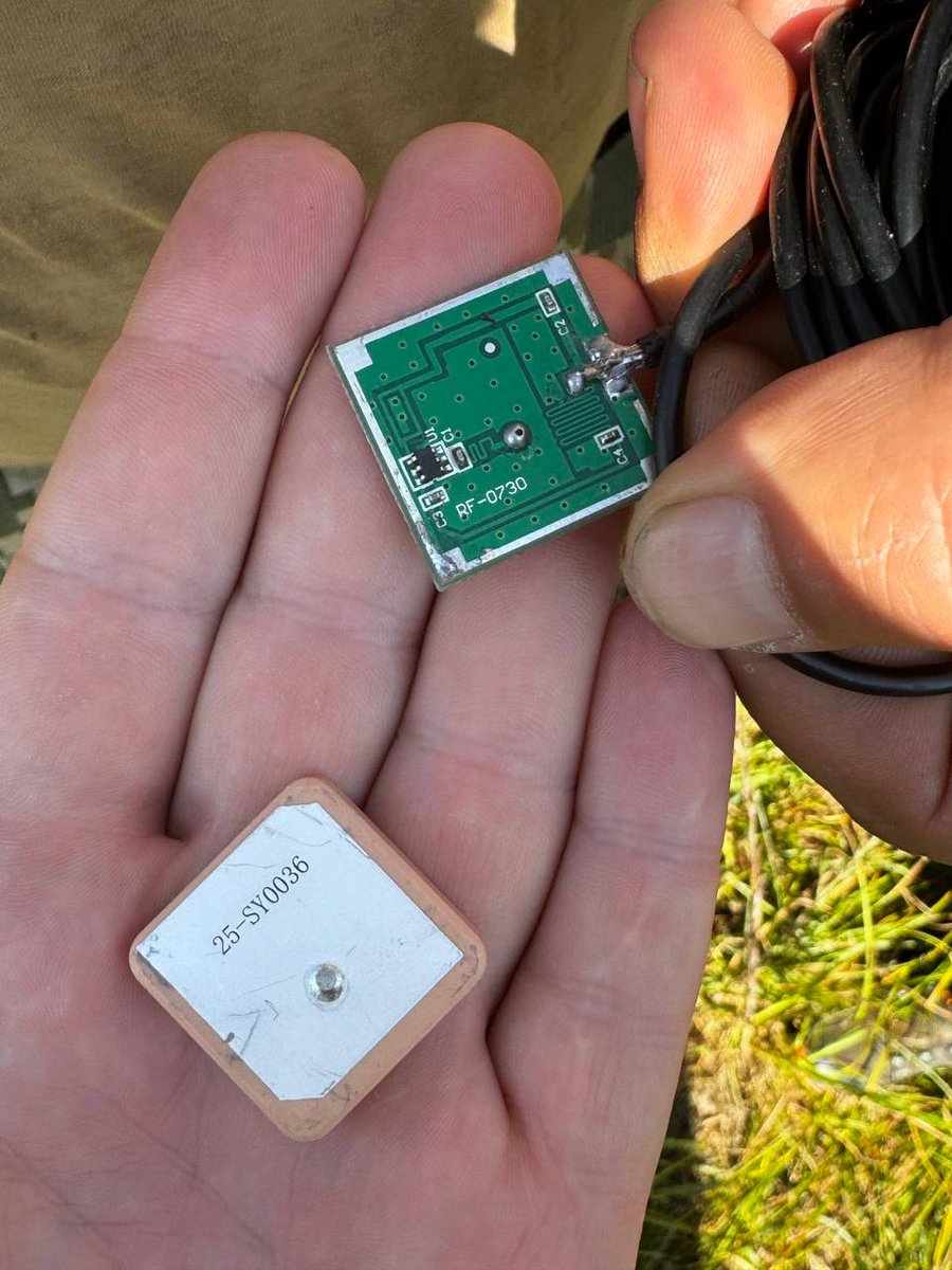 IParadoxReality's tweet photo. Фанера, пенопласт, обычный GPS, полетный контроллер — с этого собраны дешевые БпЛА "Гербера"

#UkraineWar #UkraineRussiaWar #Ukraine #Ukrainian #UkraineWillWin 
#RussianWarCrimes #RussiaIsATerroristState https://t.co/u6Zrh0MVFv