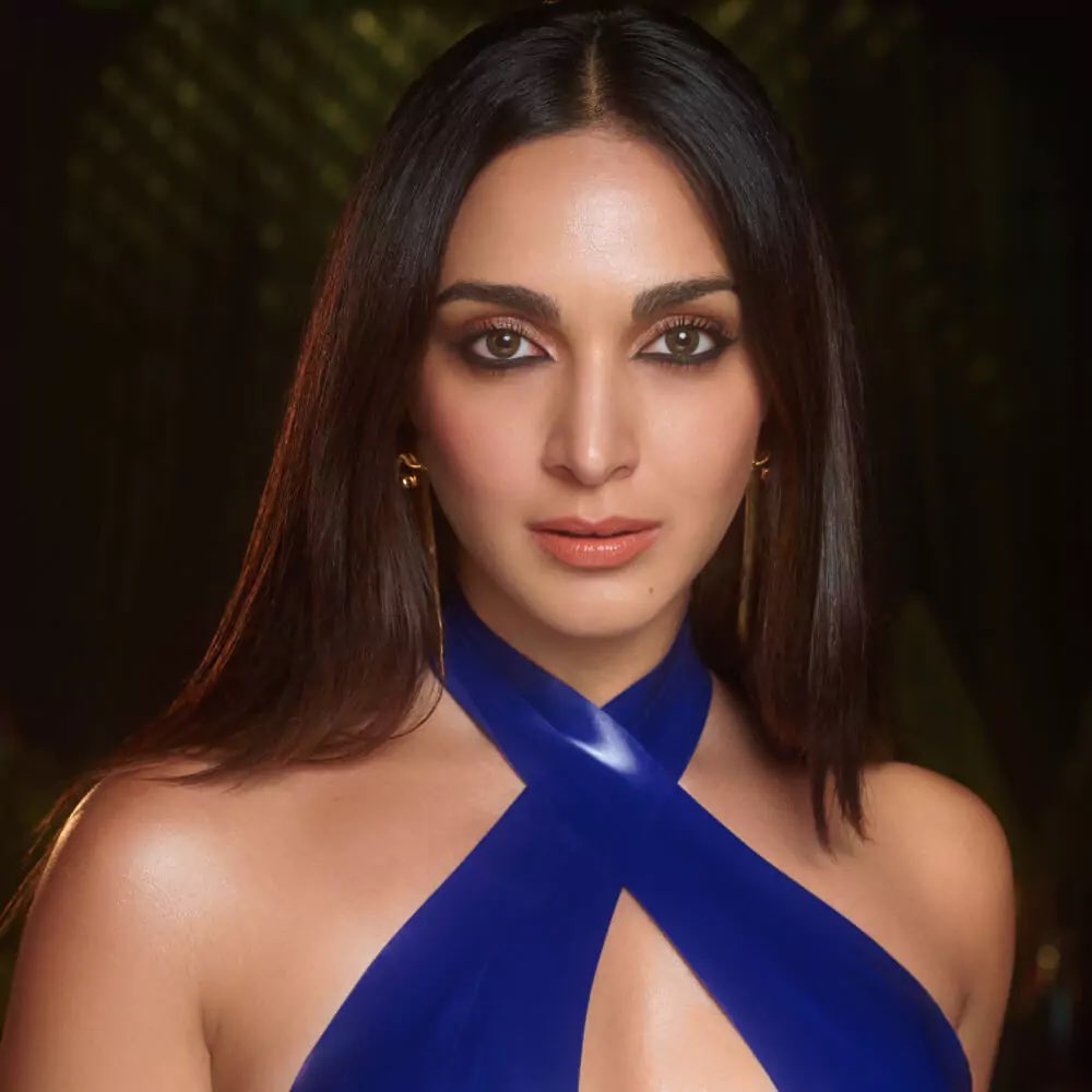 kiaraaalia's tweet photo. Serving💙🔥 @advani_kiara https://t.co/wIaXSC8bkW
