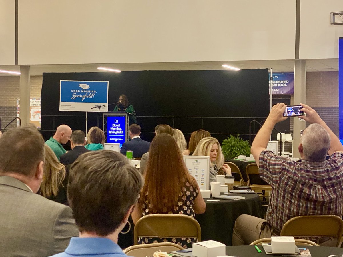 CRileySBJ's tweet photo. Standing ovation this morning for @DrGrenitaLathan as she prepares to deliver the 2024 State of the Schools address. At Good Morning, Springfield! @officialSPS https://t.co/Lcj4HEKZJC