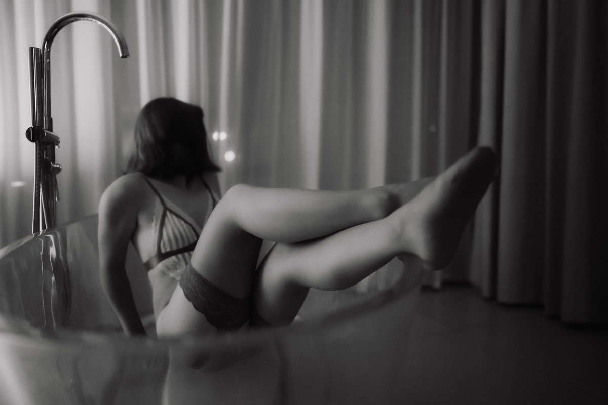 现在的烦恼就是，生活中频道相同的情侣或是夫妻朋友，不敢跟他们说起这方面的想法，想在推上找对能聊得来的又总是忌惮于所需要付出的时间与精力