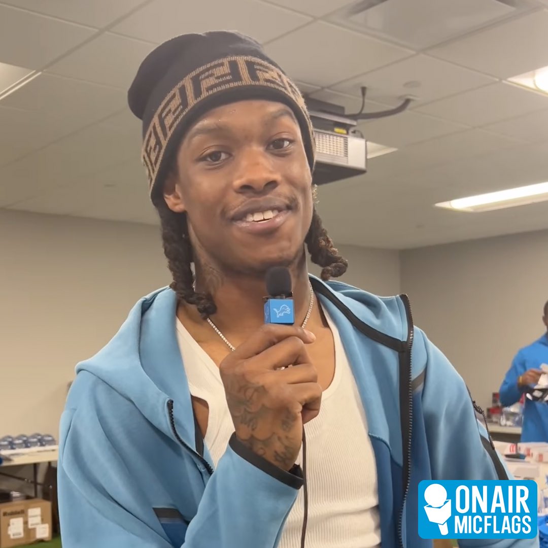 onairmicflags's tweet image. We love behind the scenes interviews! 🏈🎤🏈

Thank you @detroitlionsnfl for ordering your mic flags from onairmicflags.com

#onairmicflags #detroitlions #nfcnorth #nfl #interview #behindthescenes #micflag