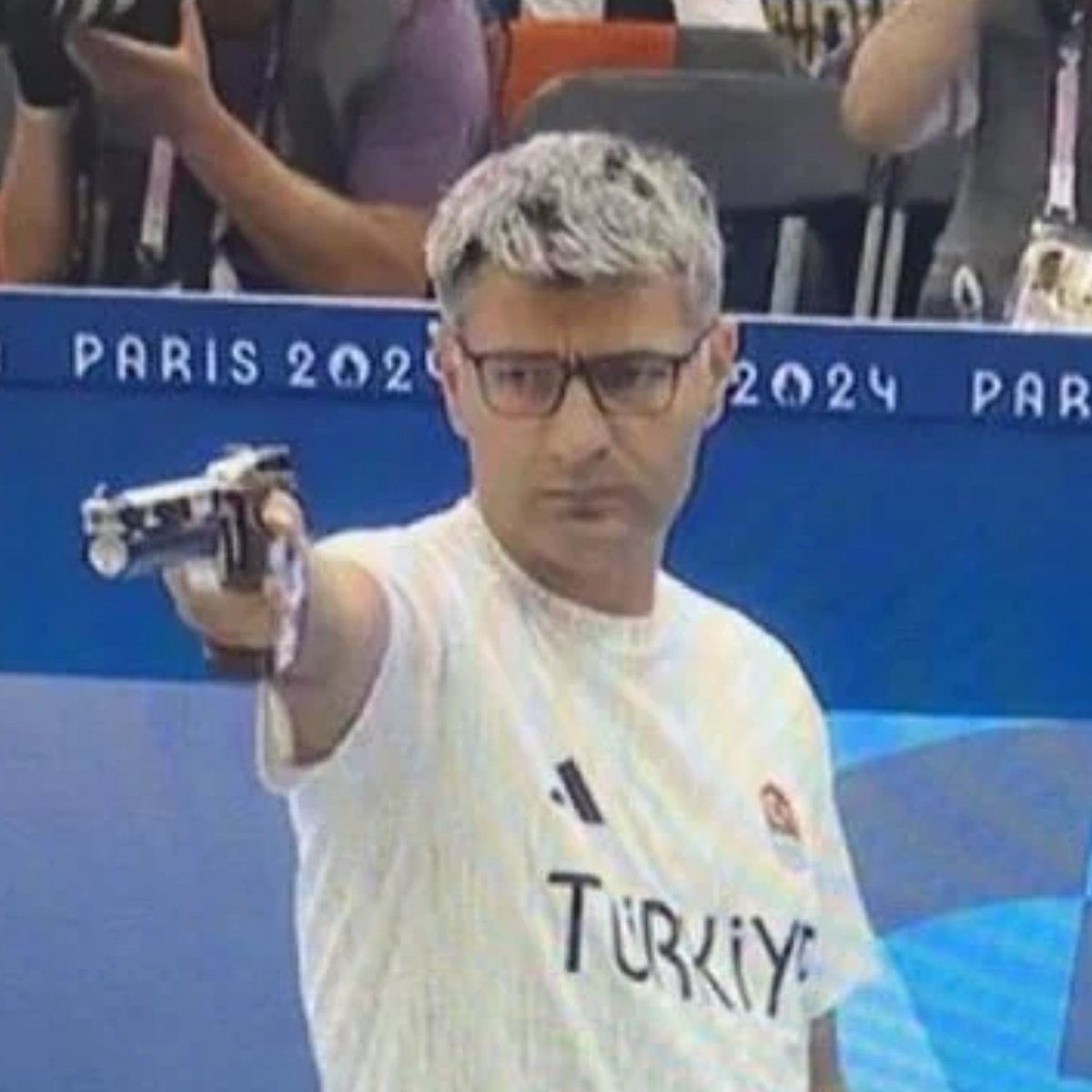 WienerFrens's tweet photo. Close enough 🌭🇹🇷🔫
#YusufDikec https://t.co/1qiE7W6hH9