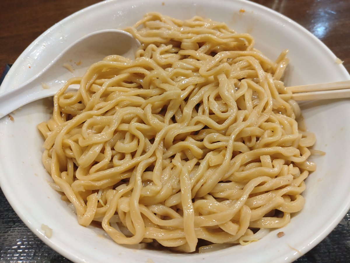 arivaper's tweet photo. #麺屋櫻弐🤗(壱軒目)
ラーメン大(Y少､N)
シークワサーに変更
キムチ(セルフ無料トッピングゥ⤴️)
久々の🌸🌸🌃😋✌️
久々のラーメン😋✌️
シークワサーの酸味がさっぱりしてうっめぇぇぇ!!🤤👍))
仕事の疲れが一気に吹っ飛んだ!!🤩✌️
ご馳走様でした🙏
悠さん､パパさんお話しありがとうございました🤗 https://t.co/qY0XudTHMY