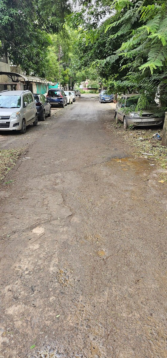 narainankur's tweet photo. When will the issue of NMC and NIT get resolved... case in point all roads done so nicely around our block by NMC and left this 50m patch as it is NIT not NMC... @nitin_gadkari pls help resolve this forever. We have suffered enough. Swavlambi Nagar NIT layout
@ngpnmc
@Hitavada https://t.co/S3qeO6REo6