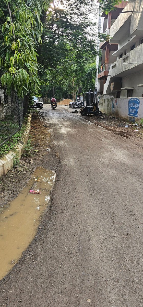 narainankur's tweet photo. When will the issue of NMC and NIT get resolved... case in point all roads done so nicely around our block by NMC and left this 50m patch as it is NIT not NMC... @nitin_gadkari pls help resolve this forever. We have suffered enough. Swavlambi Nagar NIT layout
@ngpnmc
@Hitavada https://t.co/S3qeO6REo6