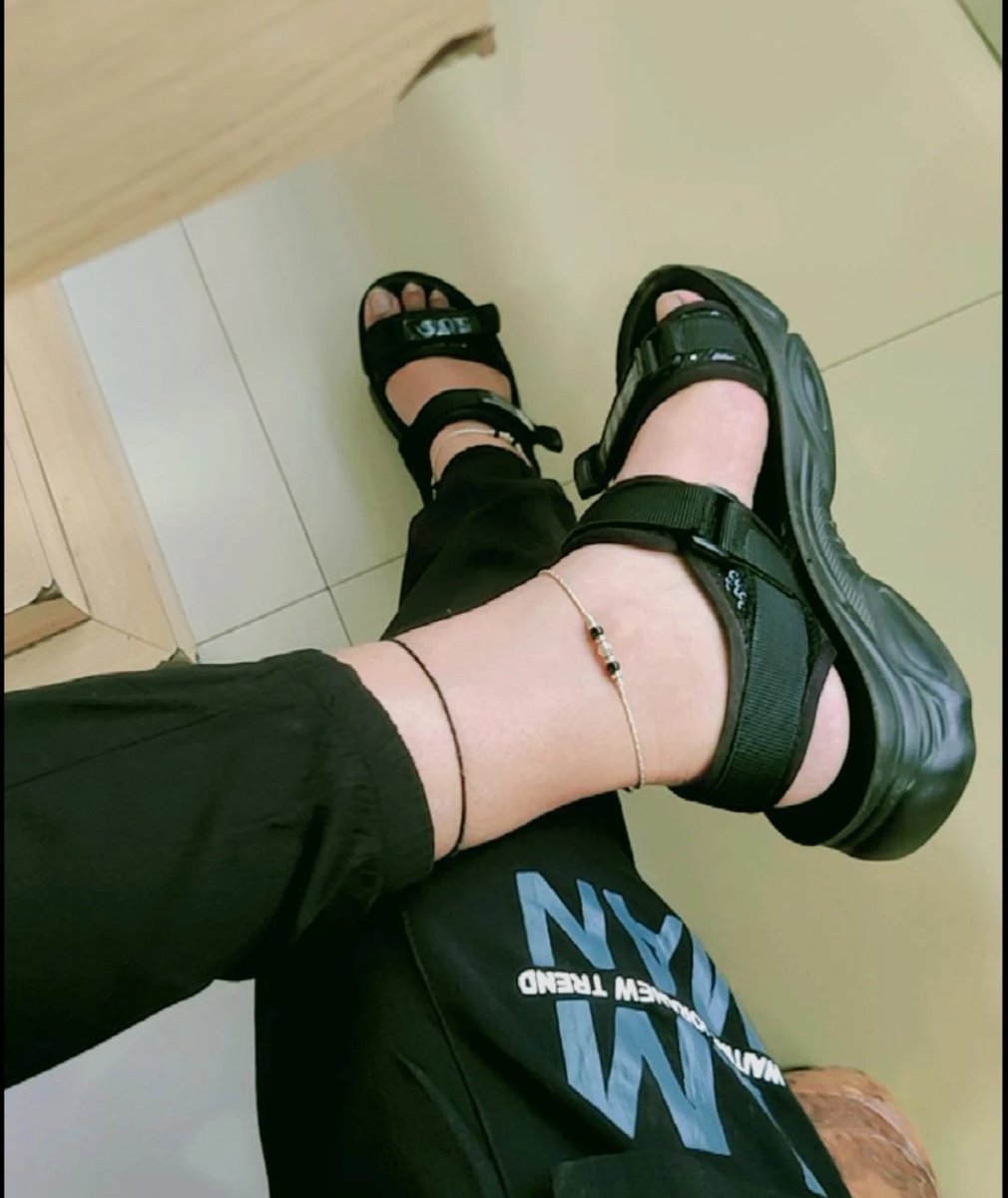Shalusoni2210's tweet photo. #Cozyvibes #Relaxation #perfectday 🖤 https://t.co/Du7F6q1BsE
