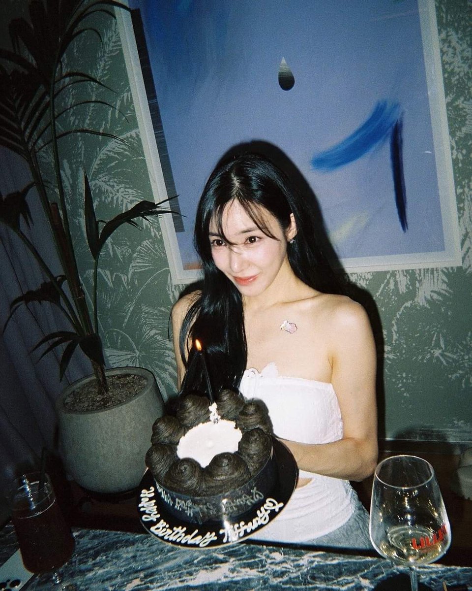 DevilZhendy's tweet photo. My parents are together celebrating my bb Tiffany birthday 🎂🥳

#taeny #snsd #TAEYEON #Tiffany 
#thisismyoriginalship #bffforever https://t.co/1q7WtZB8gx