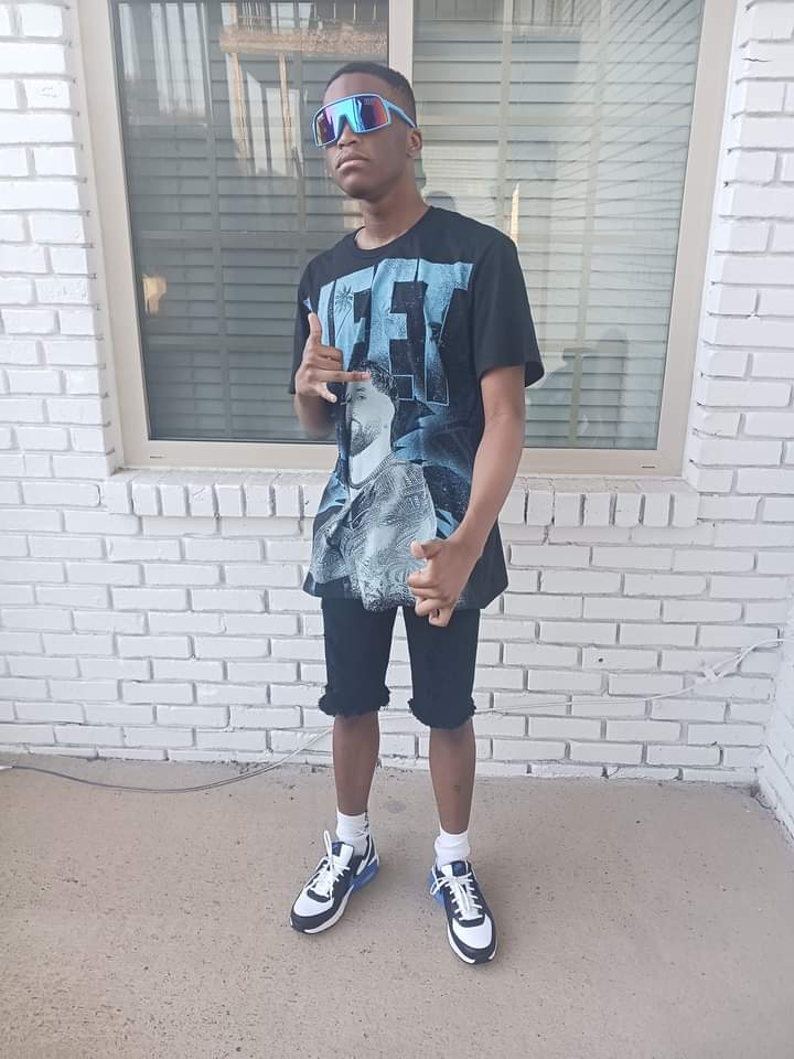 BossRust's tweet image. It's time to end my last year of school with a bang. YEET! #jeyuso #wwe #WWERaw