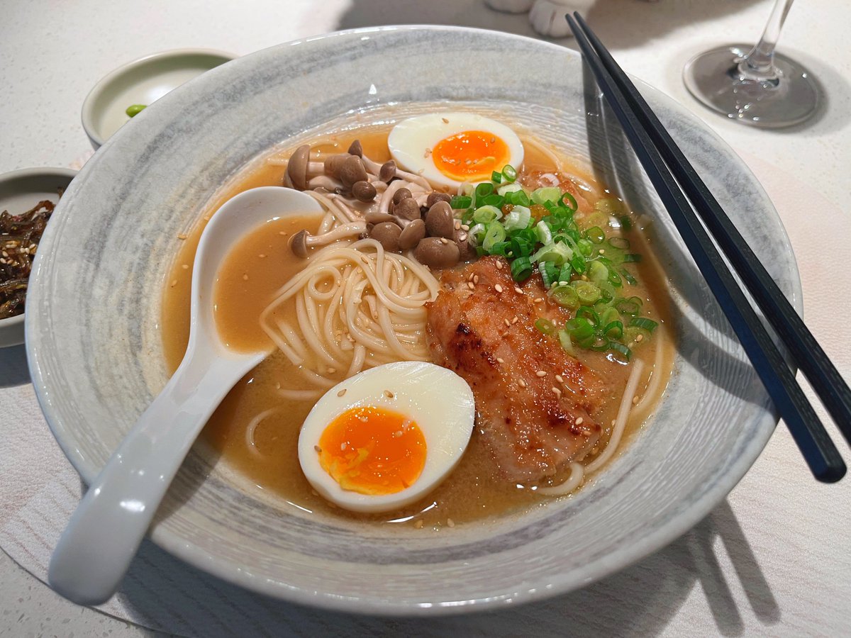 l_feier's tweet photo. Quick miso ramen with miso-marinated pork. That jammy yolks…👌🏼🍜 https://t.co/6pnQYBTdJI