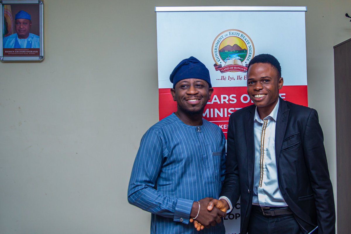 seunfakze's tweet image. Ekiti State is making strides in the field of innovation and sustainable engineering, thanks to the brilliant work of Innovators like Joshua Popoola, a final-year student at Federal University Oye-Ekiti (FUOYE). Joshua recently announced the successful defense of his Bachelor of…