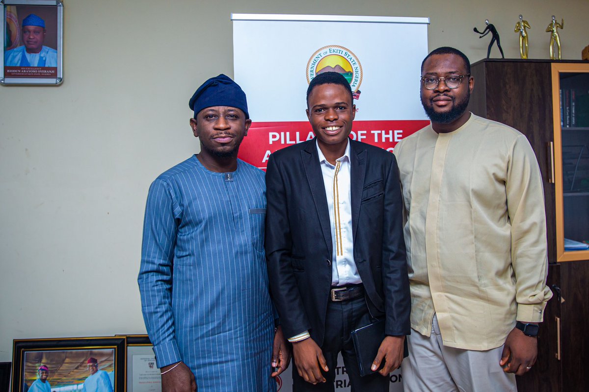 seunfakze's tweet image. Ekiti State is making strides in the field of innovation and sustainable engineering, thanks to the brilliant work of Innovators like Joshua Popoola, a final-year student at Federal University Oye-Ekiti (FUOYE). Joshua recently announced the successful defense of his Bachelor of…
