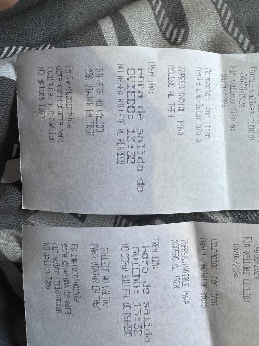 se venden dos billetes pal xiringuelu (pravia) con salida a las 13:32 de oviedo en la feve.