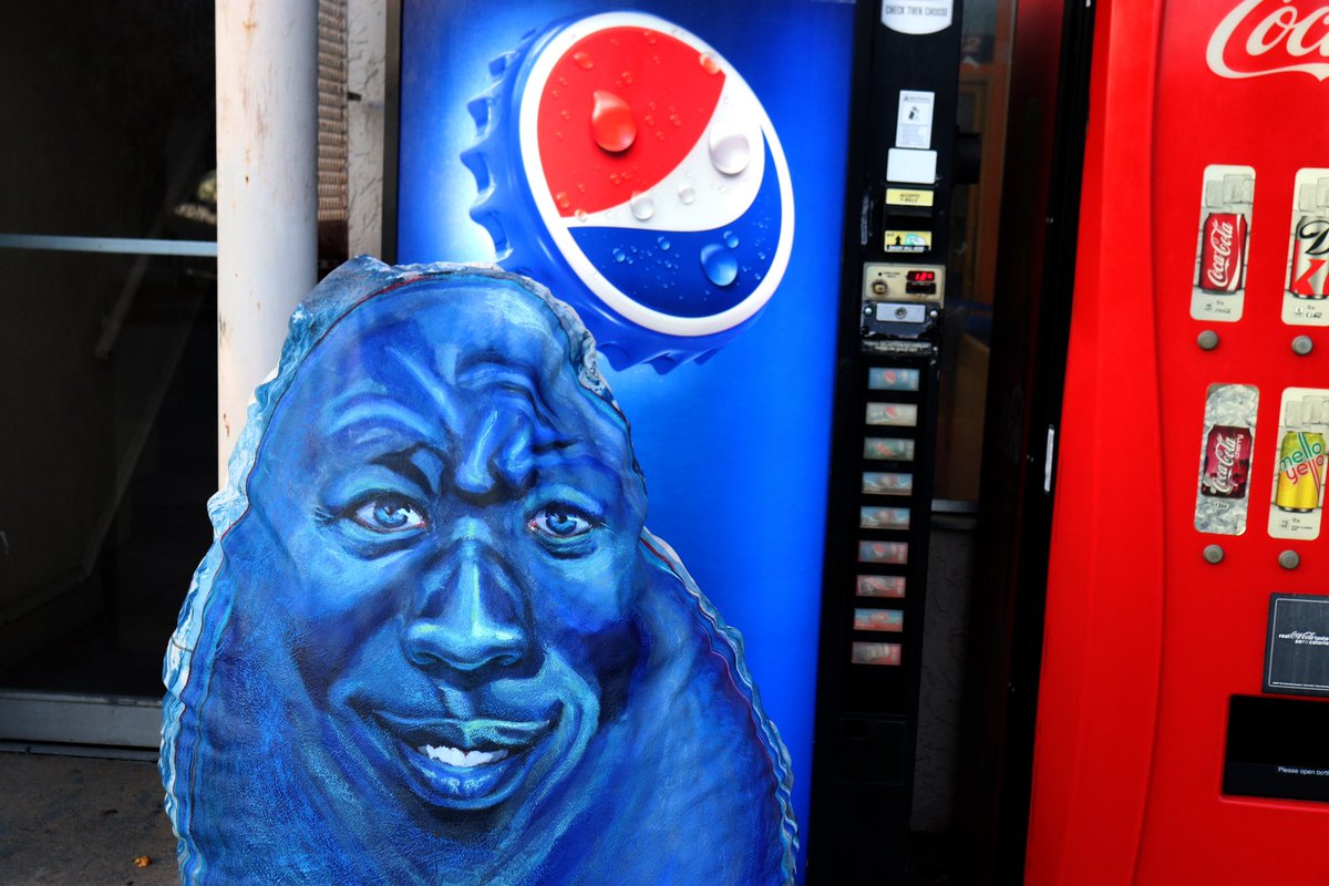 beebro_irl's tweet photo. I’m back lol rt my man Pooki Simmons 😂💙🥜
.
.
Pooki Simmons, oil, oil pastel, and cyanotype on canvas, 54"x 38"x 24", 2023, https://t.co/BvjFT5cEtM