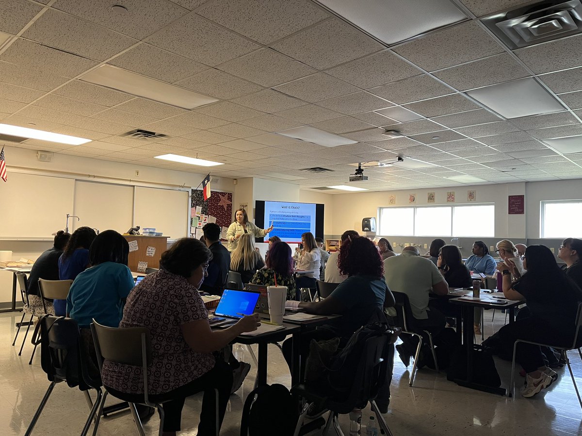 It’s a full house with <a href="/ms_crodriguez/">Claudia Rodriguez</a> at #L2I2024 <a href="/iisdbil_esl/">IISDBIL/ESL</a>