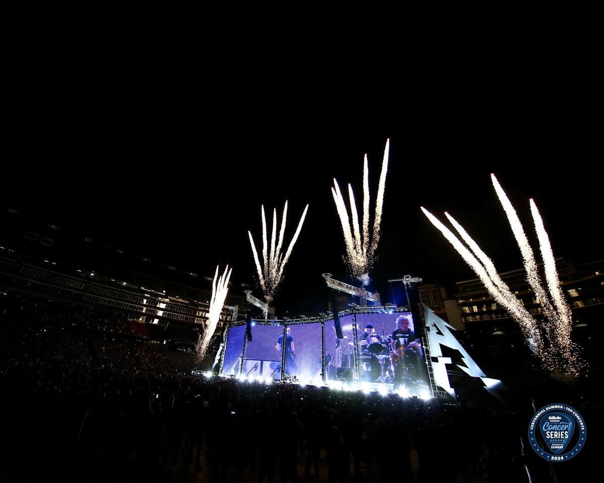 GilletteStadium's tweet image. Metallica returns to Gillette Stadium TOMORROW and we’ve got two chances to win your way in!

RT/follow to enter to win 2 tickets to both 8/2 and 8/4 shows + Dunkin’ swag courtesy of Dunkin’!

Can’t wait? Limited tix still available: bit.ly/M72