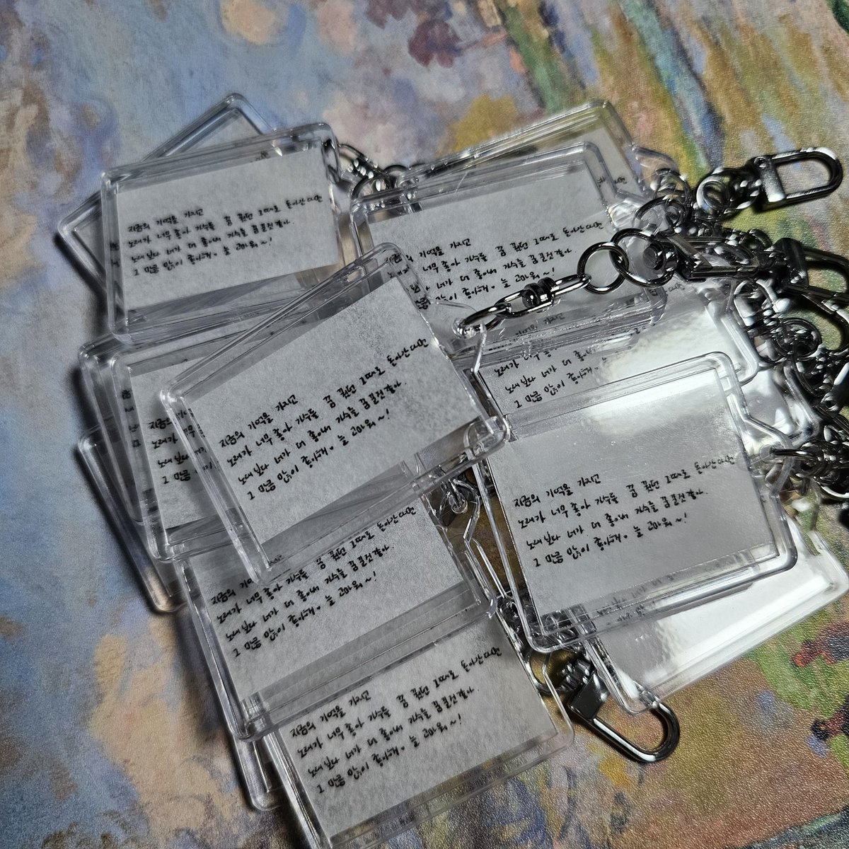 #RT 백현 앙콘 컨페티 나눔!!🐶

앙콘 때 못 가져가신 분들도 앙콘을 못 가신 에리분들도 있어서 많은 양은 아니지만 다들 백현이 마음과 앙콘에 추억을 가져가는 게 좋을 것 같아서 나눔해요!!🥰

8/4일에 10명 추첨할게욥
백현 팬클럽 1기 인증 + gs 반택 택배비 부담해주실 수 있는 분들만 드려요!