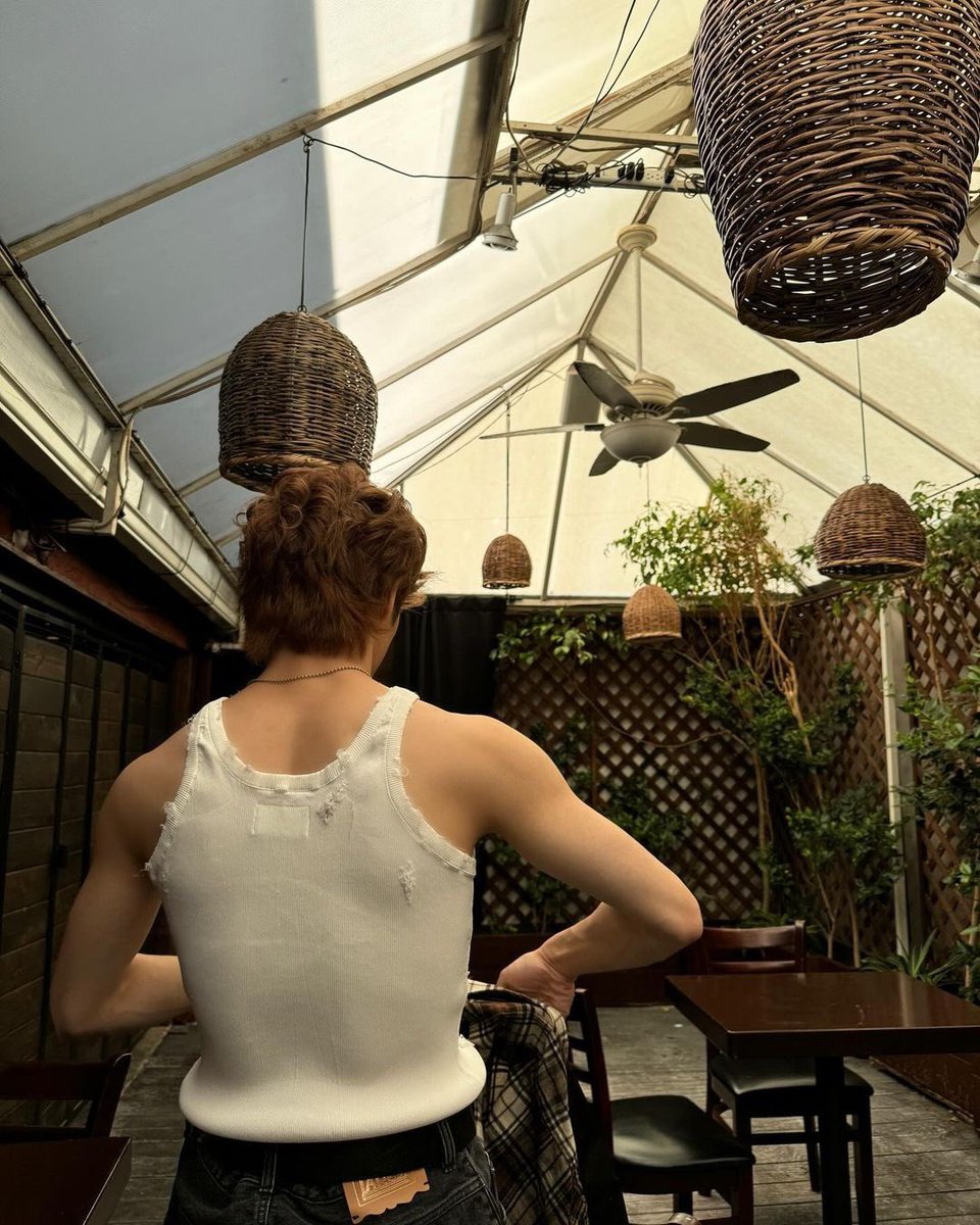 LOOKSMKL's tweet image. MARK LEE.