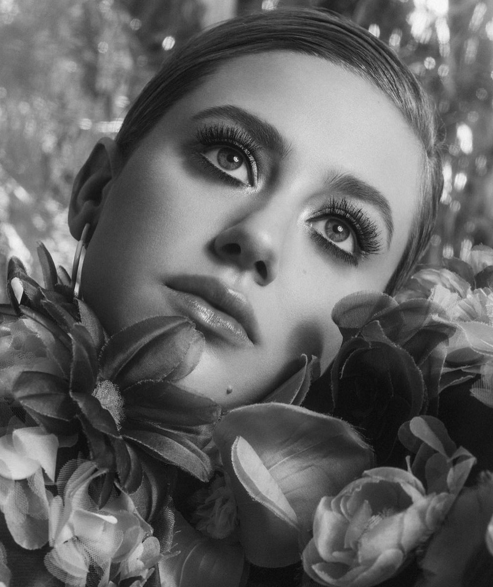 best of lili reinhart (@lpaulinearchive) on Twitter photo 