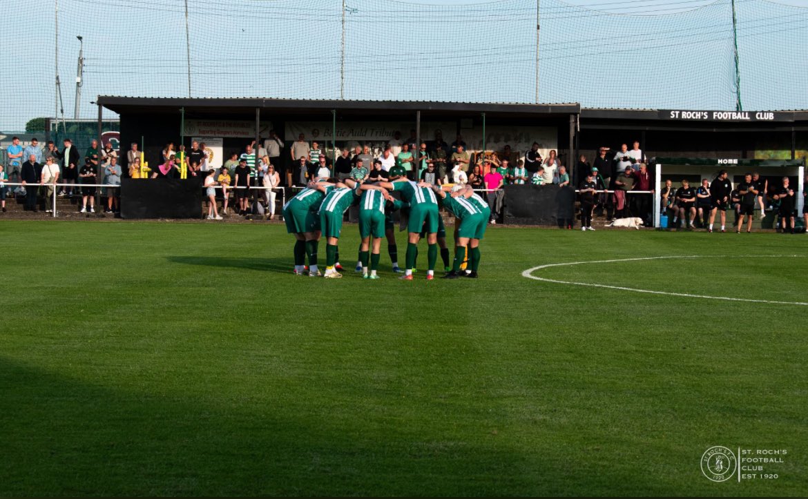 StRochsJuniors's tweet photo. A great night last captured again by @tonymcalaney 

Check out the link below for all the match photos from last night 

https://t.co/P5eOddwhXu

Great to see the young Candy coming out along side the 1st with their @CaltonBooks kit on 

#MonTheCandy https://t.co/hxLlqCyIDn