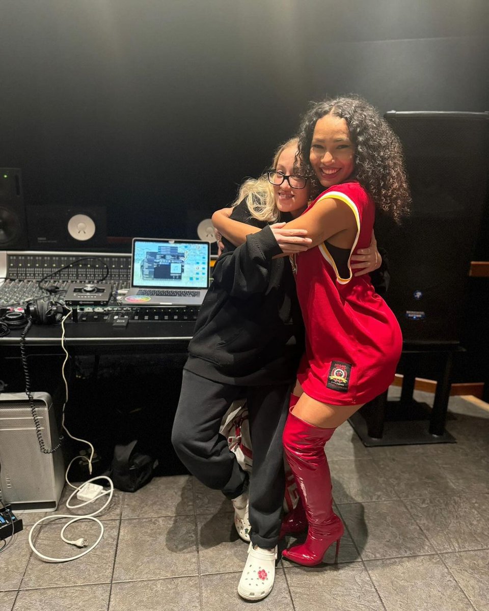 CriteriaMiami's tweet photo. #tbt recent visit from  @kalinelacleopatra in Studio B with engineer @lao_jedi 
. . . .
Estamos trabajando duro ! 
.
.
.
#miami #chicas #traplatino #miamiheat #criteria #recording #recordingstudio #vocalist #miamistudio https://t.co/NYBbl6U62D